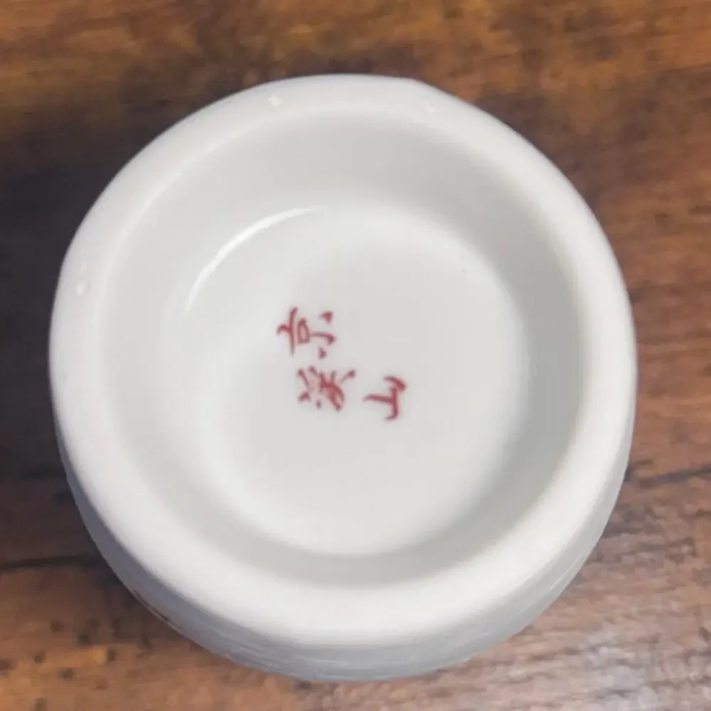 New In The Box Maiko Japanese Sushi Sake Bottle 2 Cups NEW Stunning Pottery